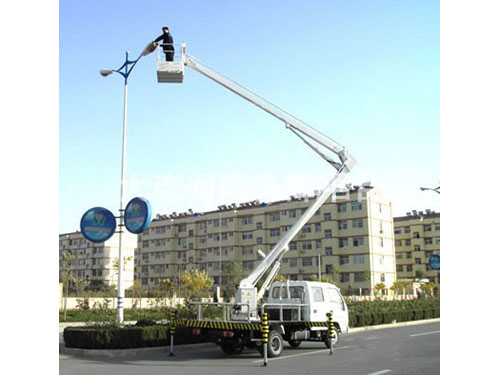 高空作業(yè)車